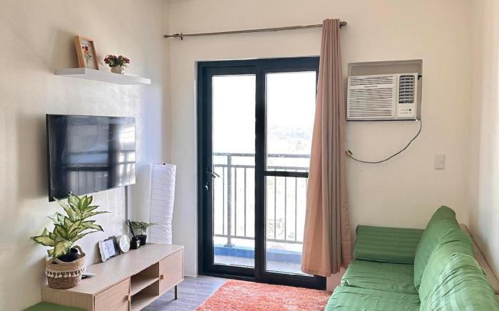 1BR Urban Stay in Amani | w/Balcony | Near Airport