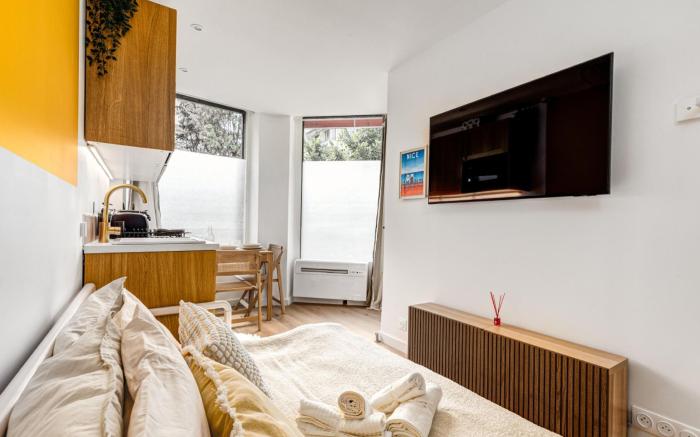 Lavie Maison | Hot Tub Seaside Studio