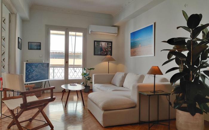 Stylish 1BR Apt with Retro Kitchen & View Balcony