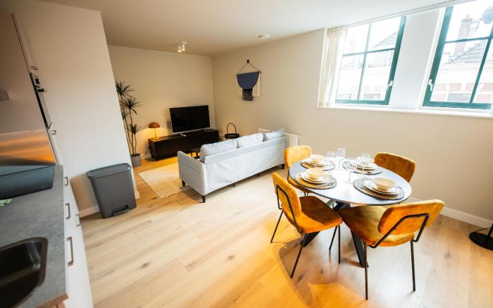 Contemporary Stylish 3BDR Apartment  PKA