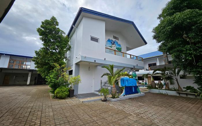 Oceanholic Diving Resort