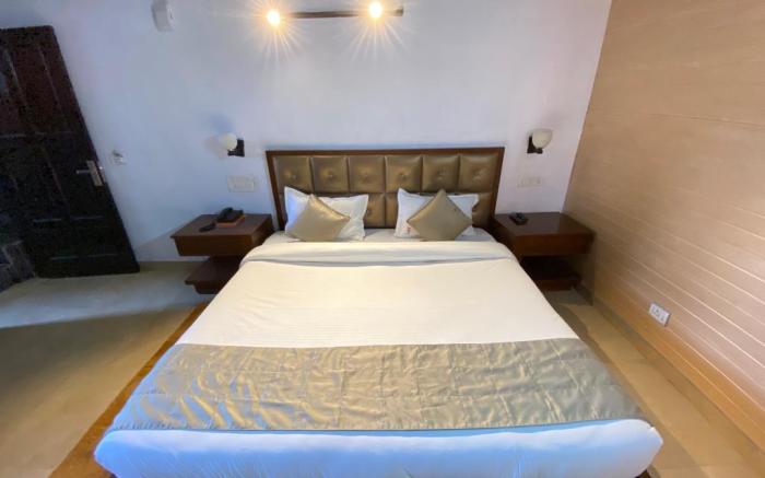 Hotel Paradise continental @ Mall Road.