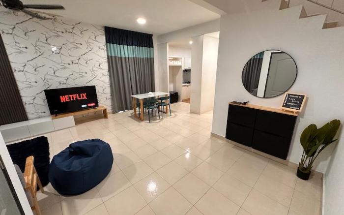 Casa Suria Homestay (Corner Lot + Full A/C + WiFi)