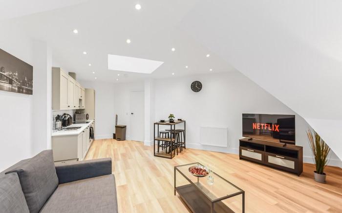 Modern 2 Bedroom Stay, Balcony, East Croydon