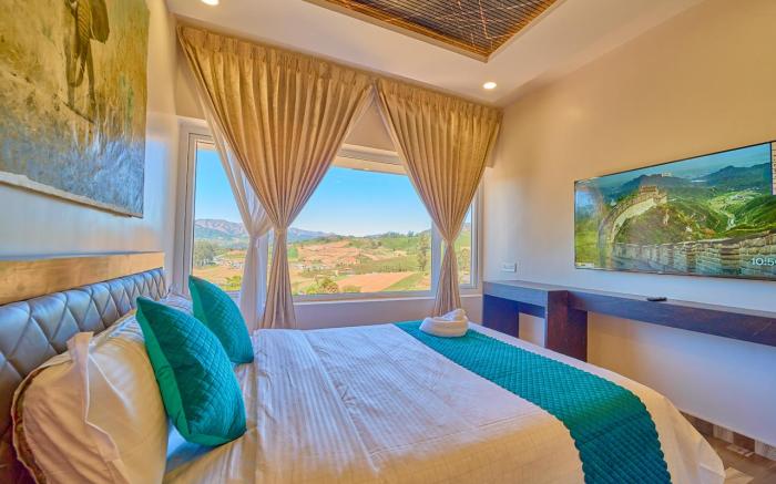 Vihani's Western Clouds by VOYE HOMES