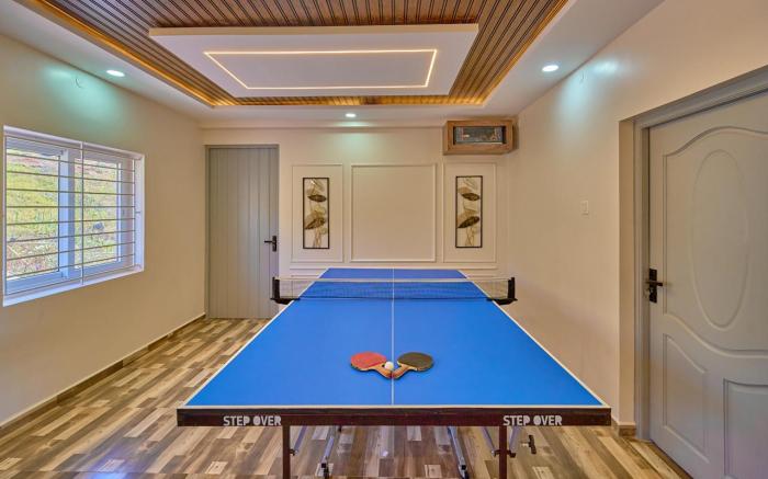 Vihani's Western Clouds by VOYE HOMES