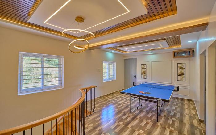 Vihani's Western Clouds by VOYE HOMES