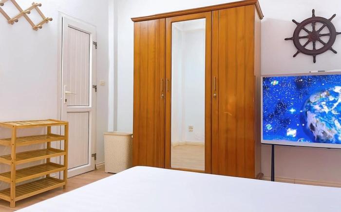 Room Opposite Hochiminh Museum