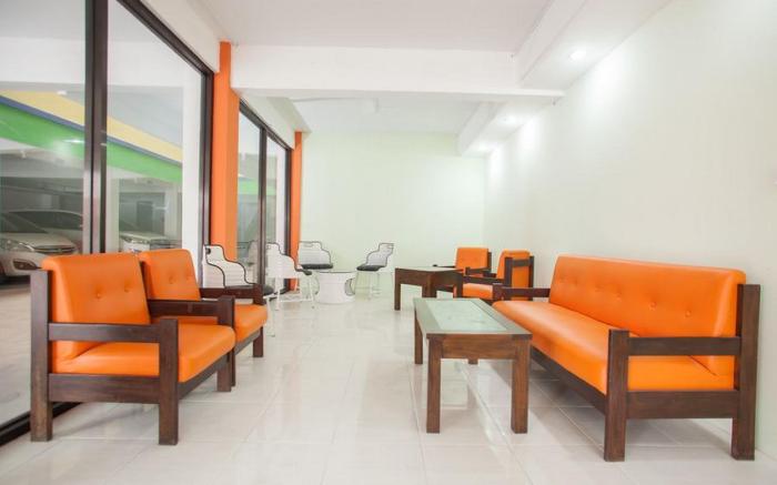 RedDoorz near Petra University 2