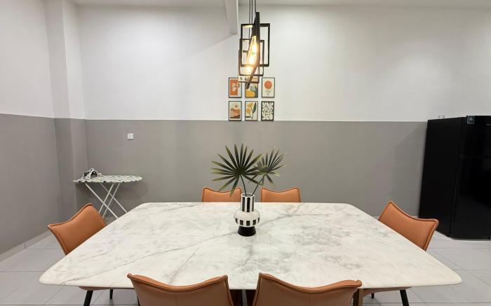 FunkyVila7 4BR 16PAX Near PantaiSepat,PoolTable