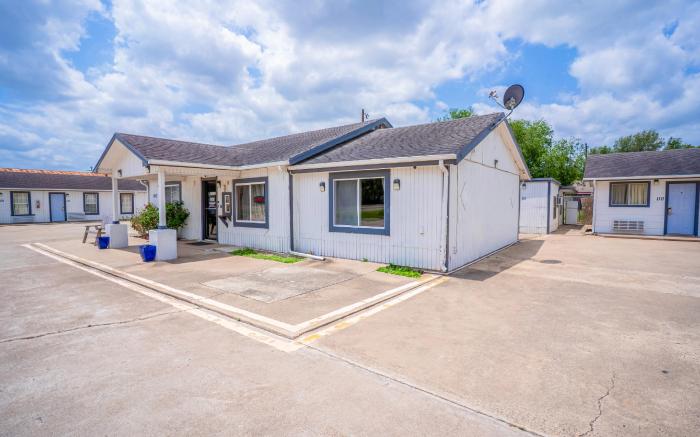 OYO Budget Inn Falfurrias Hwy 281 