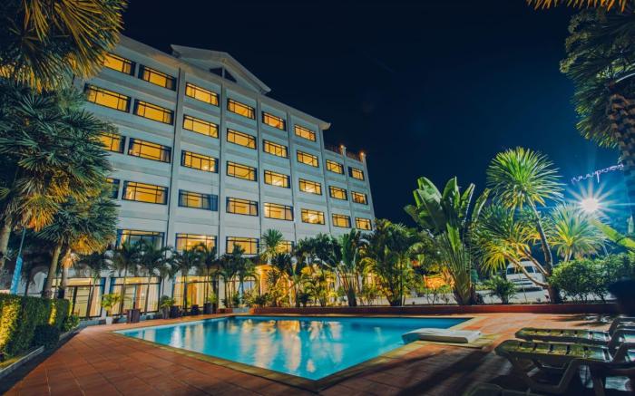 Sisombat Plaza Hotel