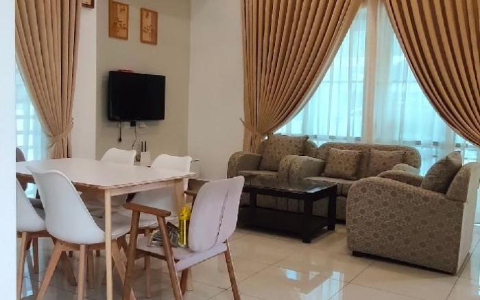 Flora Homestay