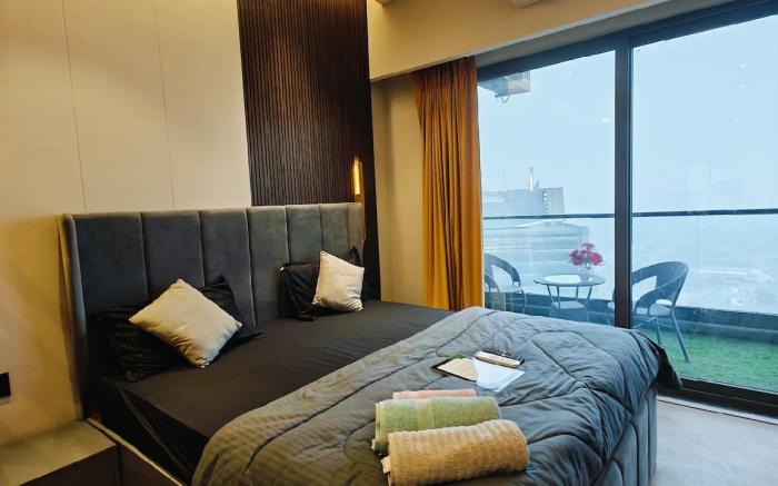 Lavish suite with Balcony and city view
