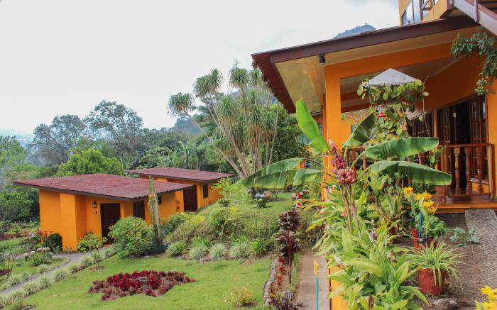 El Santuario Ecolodge - Hotel & Dorms