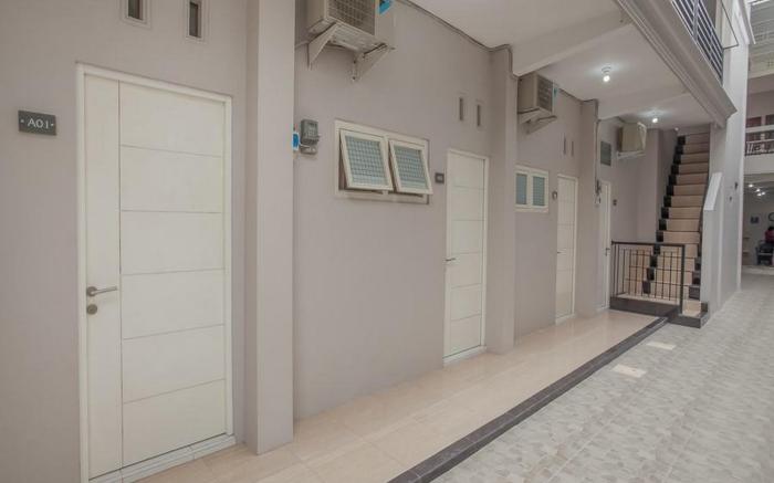 RedDoorz near Ciputra Golf Surabaya