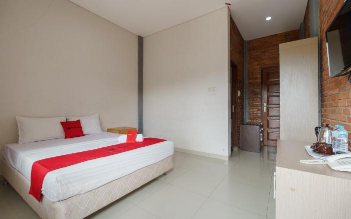 RedDoorz Plus @ Hotel Negeri Baru Lodaya Puncak