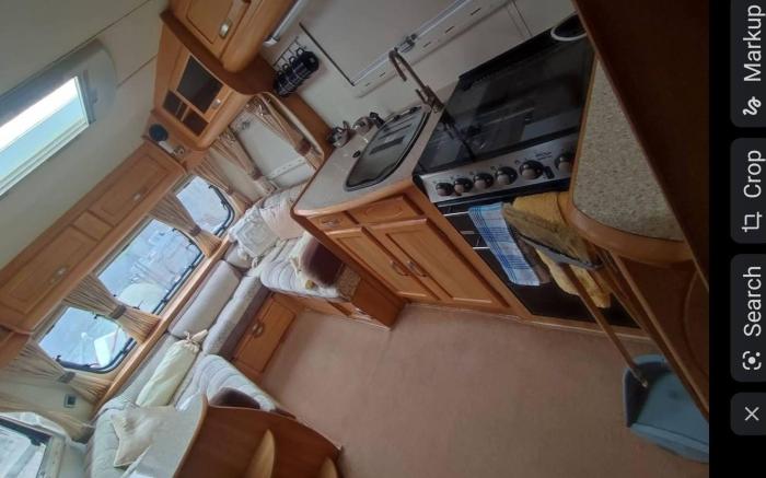 Cosy caravan off the street
