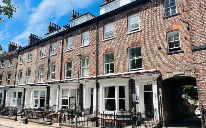 Hedley House Hotel & Apartments