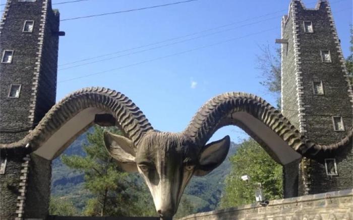 PAI Hotel Jiangyou Fangte Walmart