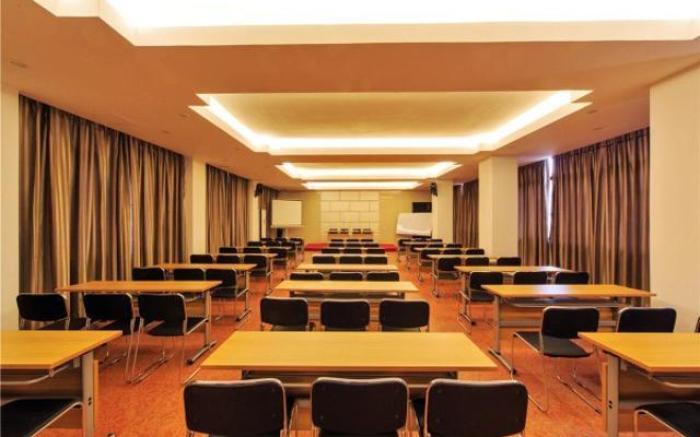 Jinjiang Inn Longyan Zhongshan Road Walking Street