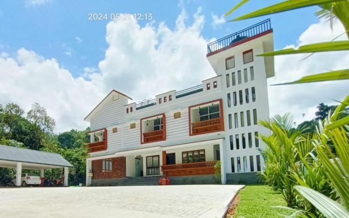 ELENJI MERRYWOODS Resort