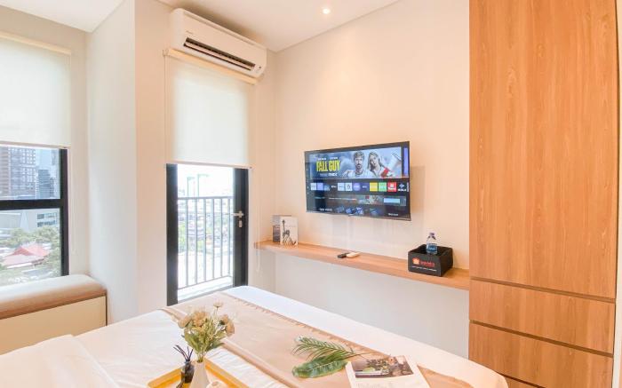 Comfy Studio at Ciputra World 2 Apt By Travelio