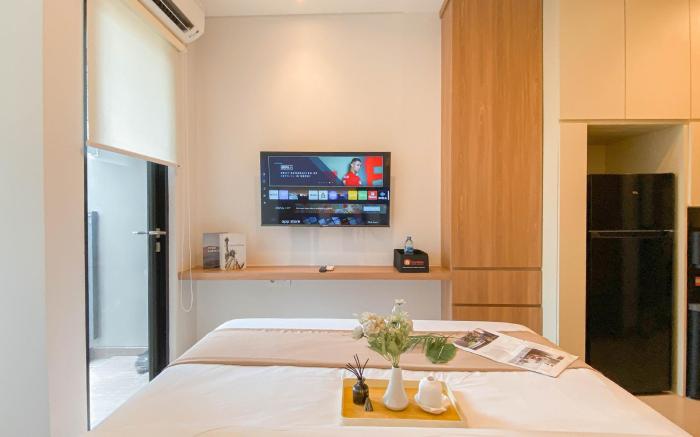 Comfy Studio at Ciputra World 2 Apt By Travelio