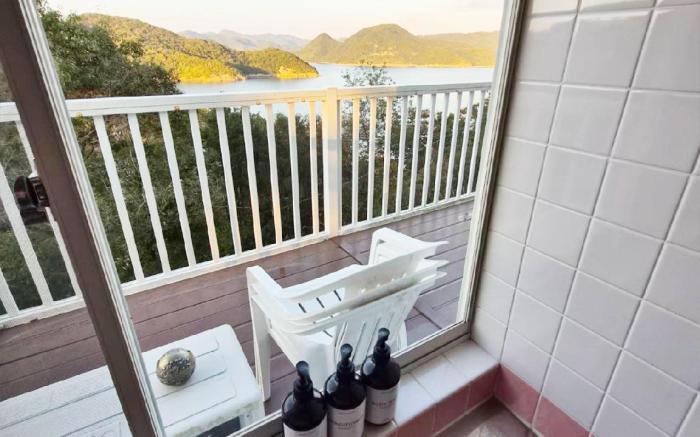 ist villa 04: Ocean Escape, Sleeps 3