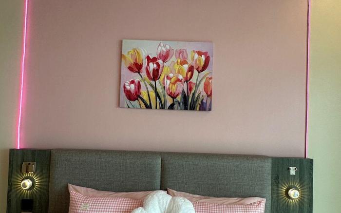 Green Haven Pink Couple Suite