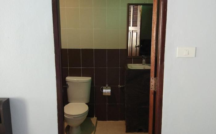 A/C KING BED WITH KITCHEN RUBBER GARDEN QUIET HOME