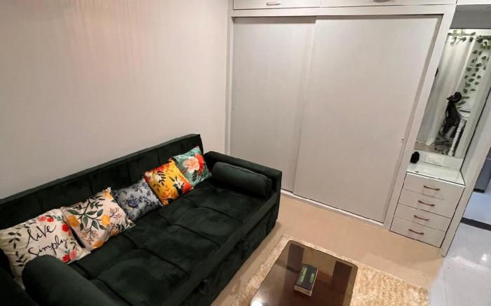 Carter Bay –  Peaceful Stay Near the Shore, Bandra