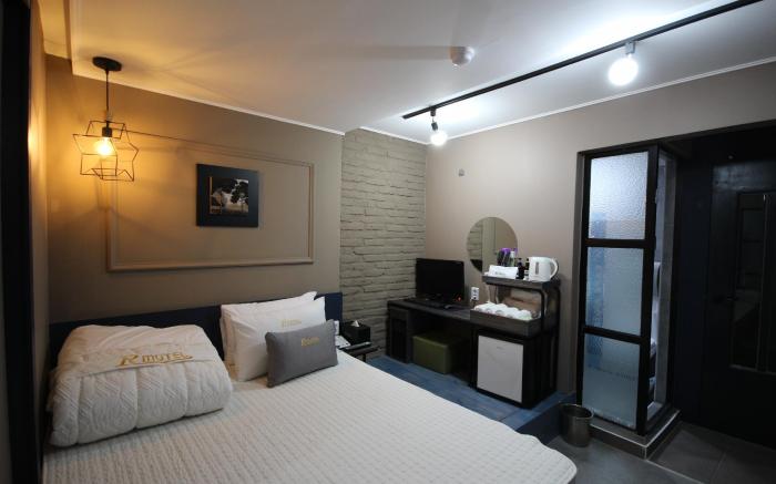 R Motel