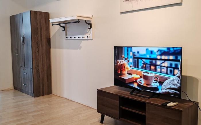 2-4pax Stylish Lily Studio Revo Pavilion Bkt Jalil