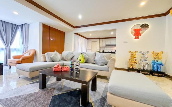 Fahrenheit88 | 3BR KAWS Theme | Newly Renovated