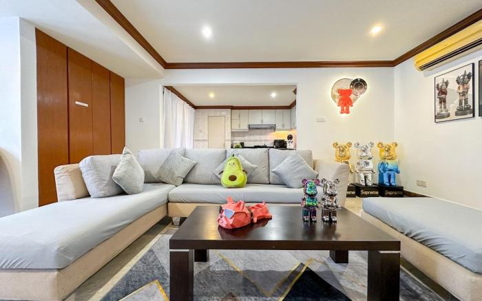 Fahrenheit88 | 3BR KAWS Theme | Newly Renovated