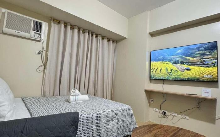 Queen Size Bed with Living Area