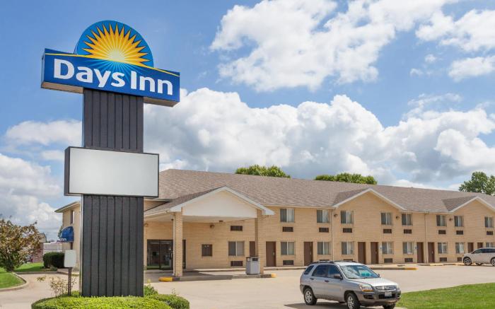 Days Inn & Suites by Wyndham Gonzales TX