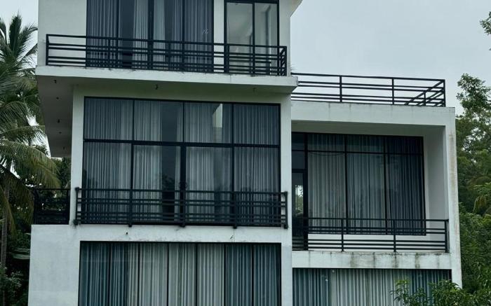 Pearl White Residency