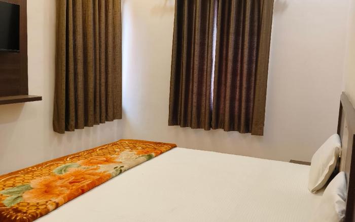 101 ELEGANT BED ROOM SUITE