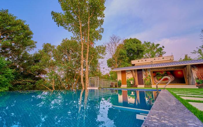 Nature Shade Pool Villa by VOYE HOMES