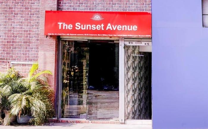 THE SUNSET AVENUE