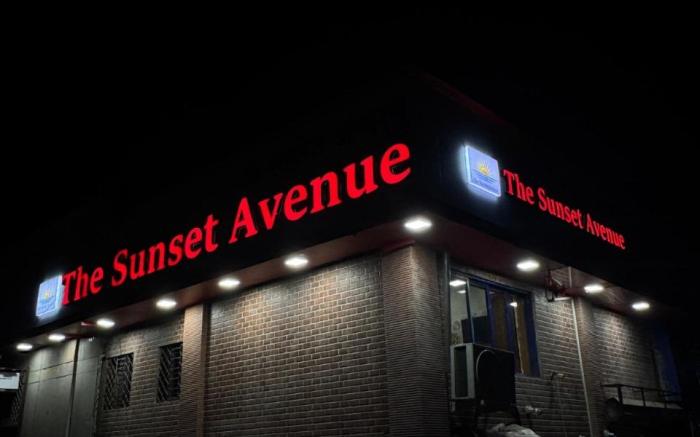 THE SUNSET AVENUE