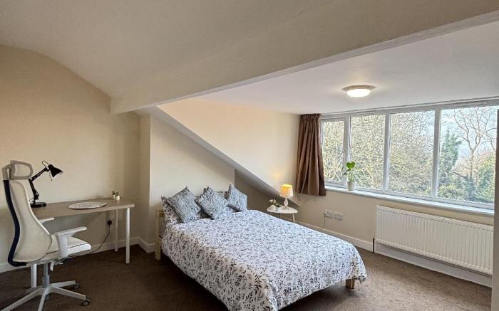 Bright and Cozy Stay in leeds