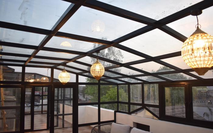 Villa 4BHK w/Plunge Pool, Glasshouse: Manihar