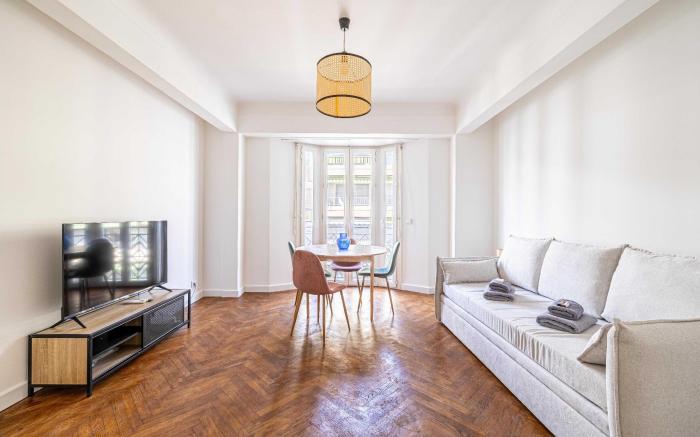 Elegance and Refinement with A/C - Cannes