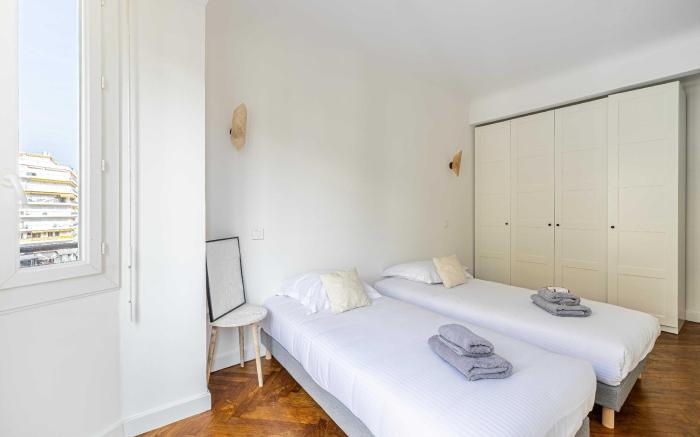 Elegance and Refinement with A/C - Cannes