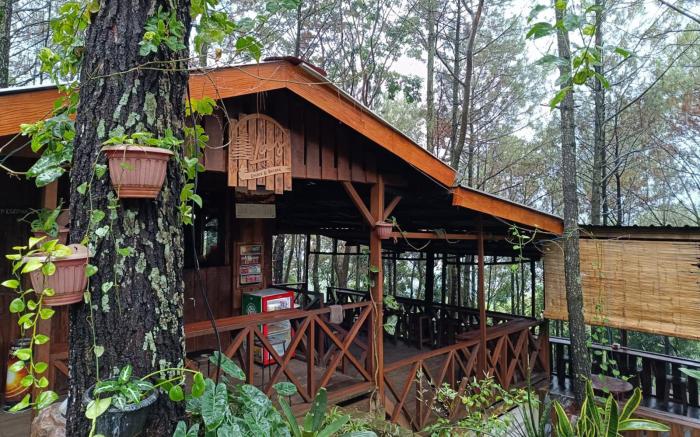 Alas Pacet by TwoSpaces, Mojokerto