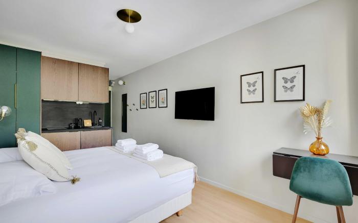 Modern "Green Suites" Residence