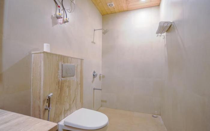 Aster 1 BHK - 1 Km from Mall Road